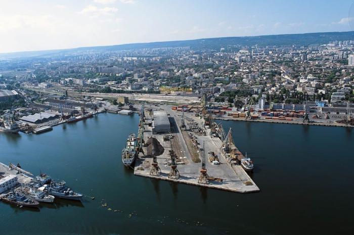 Вид на порт міста Варна