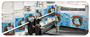 Етикетувальна машина Етман призначена для нанесення кільцевої або сегментної полімерної (поліпропілен) етикетки на ПЕТ пляшку