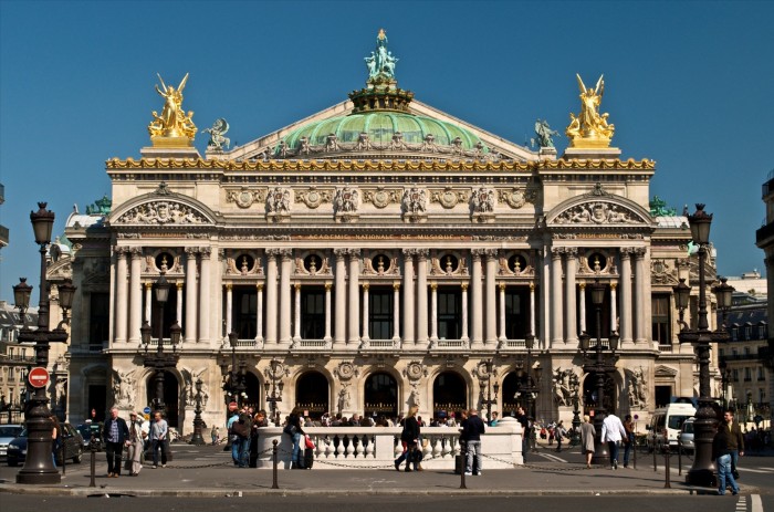 Гранд-опера (Grand Opéra), або Паризька опера (Opéra de Paris), також відома під назвою Опера Гарньє (Opéra Garnier)
