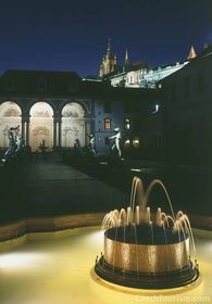 Валленштейнскій сад, Фото: Czechtourism   Територію саду прикрашають роботи придворного нідерландського скульптора Адріана де Вріса (1545-1626), чиїм улюбленим матеріалом була бронза