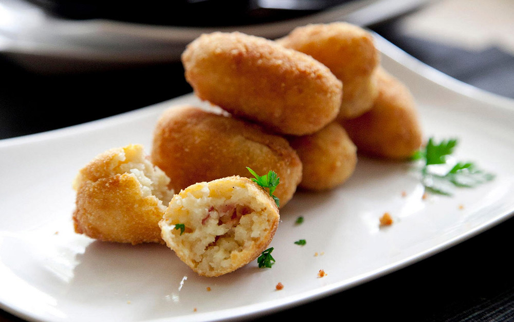 Дев'яте місце нашого рейтингу займає закуска Крокети (Croquetas), що перекладається без вишукувань «крокети»