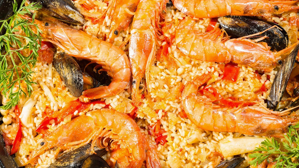 Третє місце займає така улюблена багатьма Паелья (Paella valenciana)