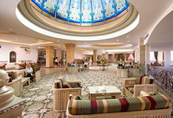Що стосується території готелю «Титанік Біч Спа Аквапарк 5 *» (Хургада), відгуки мандрівників характеризують її як велику, чисту, красиву і дуже доглянуту