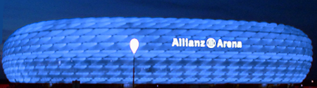 Приїхати з Мюнхена і помилуватися цим світло-виставою можна на метро (U-Bahn, лінія U6) до станції Fröttmaning