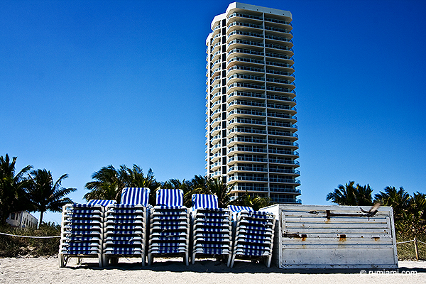 Miami Beach - це місто, частина великого Майамі, розташований на острові між затокою Biscayne Bay і Атлантичним океаном
