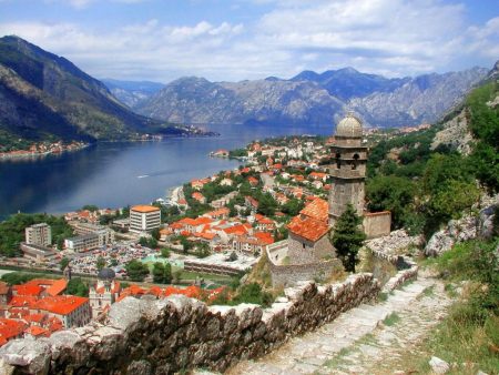 З настанням літа багато українців місцем свого відпочинку вибирають   Чорногорію