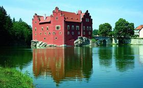 Червена Лгота (Фото: NPÚ)   Червена Лгота, яка посіла третє місце серед найбільш казкових замків в Чехії, казку навіває і без участі в кінозйомках