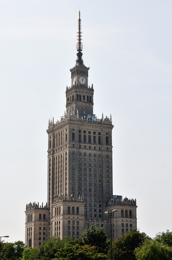 Після старого міста, другий атракцією, яка була в планах і яку радили через одного, був будинок науки і мистецтва, а по-простому, сталінська висотка