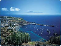 Канарські острови (по-іспанськи Islas Canarias) омиваються водами Атлантичного океану