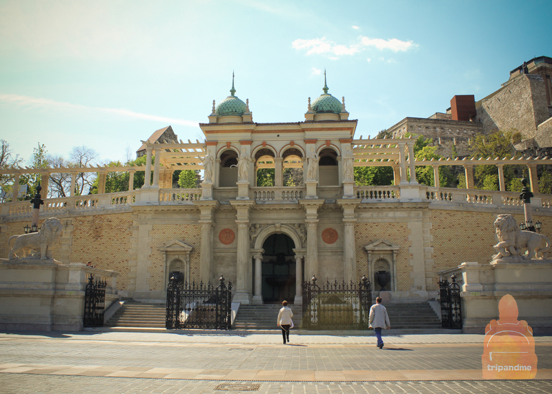 Шанувальникам замків і архітектури також раджу вибратися в передмістя Будапешта і подивитися на   замок Брунсвік