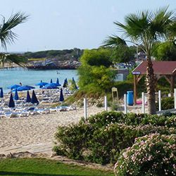 Готелі Айя-напи на самому березі моря на 1 лінії є одним з найкращих варіантів для проведення відпочинку