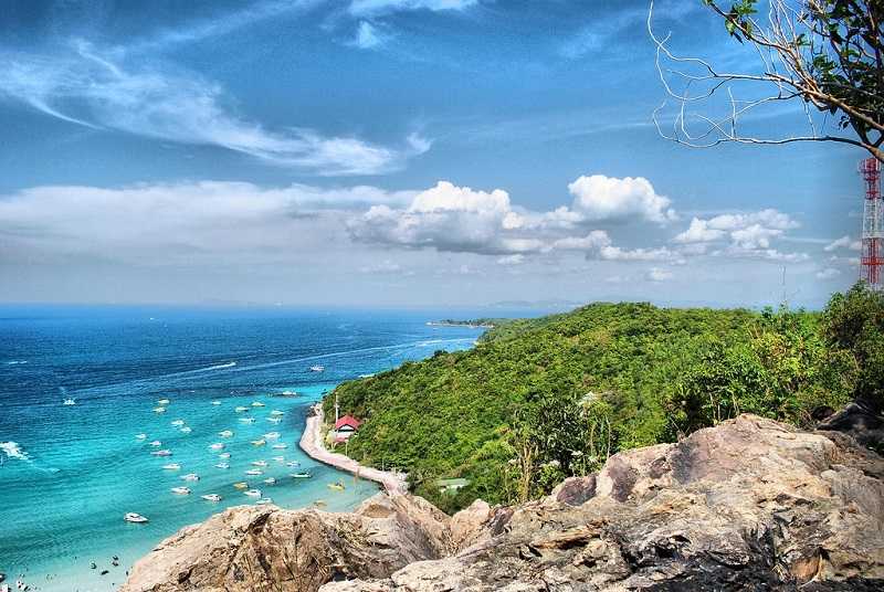 У Таїланді на курорті Паттайя не саме чисте море і пляжі, тому багато туристів в пошуках кращого і найчистішого піску і води відправляються на довколишні острови