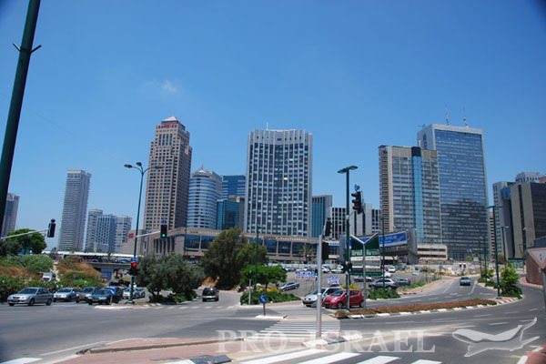 Згідно з розкладом рейсів до Тель-Авіва, з Сімферополя до Ізраїлю літаки літають кілька разів на тиждень
