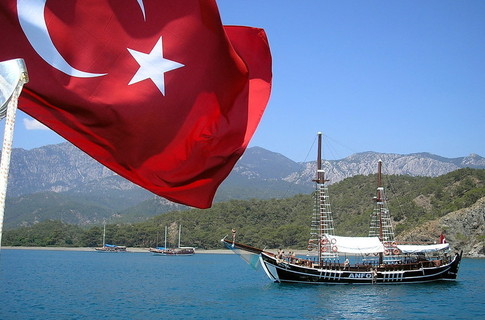 Прибувши на Турецьку митницю, Вам необхідно придбати і вклеїти в паспорт турецьку візу