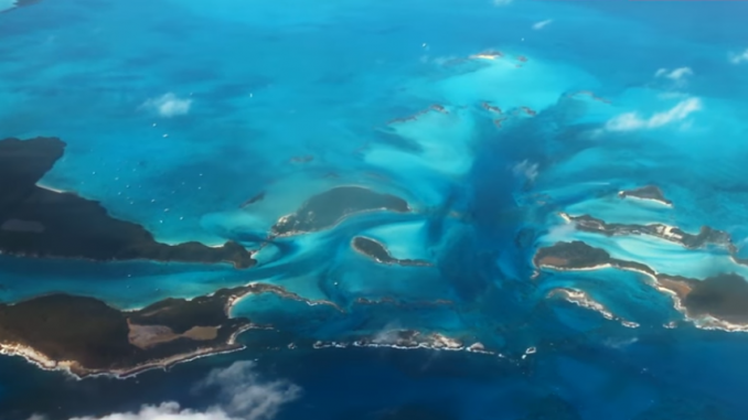 1 Багамські острови складаються з 700 дрібних островів, на 40 з них живуть люди, але 660 залишаються до сих пір абсолютно незачепленими