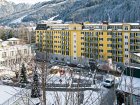 Готель з великою кількістю номерів (згідно з австрійськими мірками) пропонує розміщення в апартаментах і готельних номерах