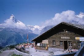 До цієї гори висотою 3 103 м над рівнем моря, можна доїхати на сучасних гірських поїздах, отпроавляющіхся з   Церматта   (Кантон Вале на південному заході Швейцарії)