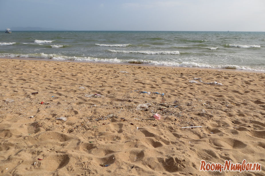 Типова картина на пляжі Паттайя