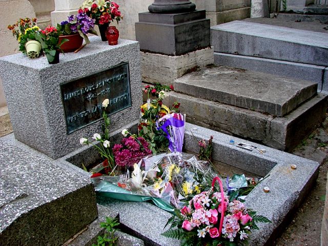 За деякими даними, могила лідера The Doors входить в ТОП-10 найбільш відвідуваних визначних пам'яток Парижа