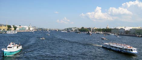 Нева є частиною Волго-Балтійського водного шляху і Біломорсько-Балтійського каналу