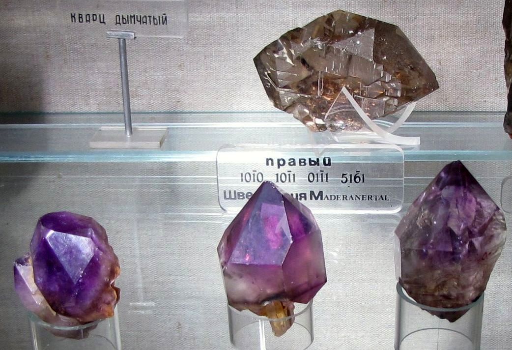 Безсумнівно, широко відомі уральські дорогоцінні й напівкоштовні камені: смарагди, видобувається поблизу Єкатеринбурга, алмази, самоцвіти мурзінское смуги, і, звичайно ж, уральський малахіт