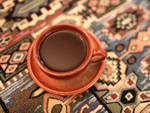 Крім того, в Вірменії люблять каву, який тут прийнято готувати способом «по-турецьки»: варити в турці на гарячому вугіллі або розпеченому піску