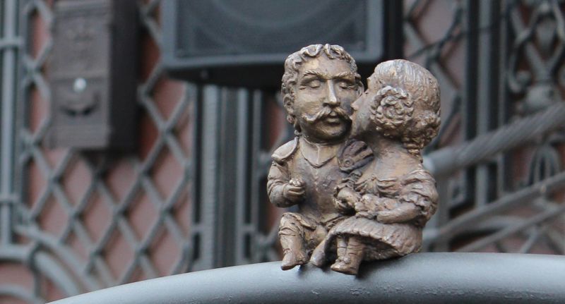 Скульптура закоханої пари:   графа Міклоша Берчені та його дружини Христини Чакі   , Автор фото - Anna Semeniuk, IGotoWorld PG