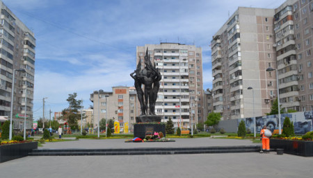 Переїзд в Краснодар вимагає від громадян попереднього пошуку роботи, щоб планувати, в якому районі міста можна зняти або купити квартиру, куди влаштовувати дітей