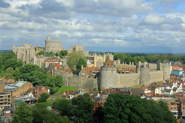 Невеликий англійське місто Віндзор відомий на весь світ завдяки розташованому тут Віндзорському замку - резиденції британських королів