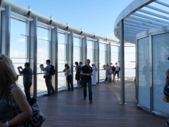 Найвища оглядовий майданчик знаходиться на 124 поверсі вежі Бурдж Халіфа