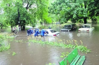 30 червня 2011, 7:59 Переглядів:   У Черкасах припарковані авто спливали від господарів