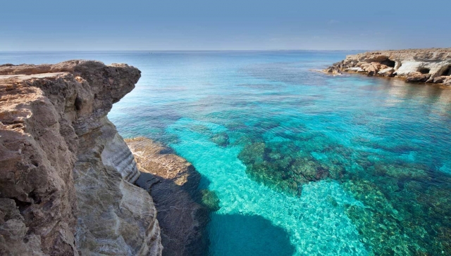 Незважаючи на спекотний червневий клімат, Кіпр на початку літа цілком можна вибирати тим, хто не переносить спеку