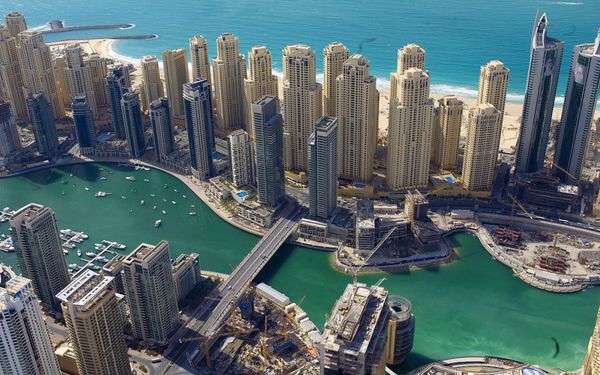 Готелі Дубая   знаходяться в різних районах і мають досить широкий розкид цін на проживання